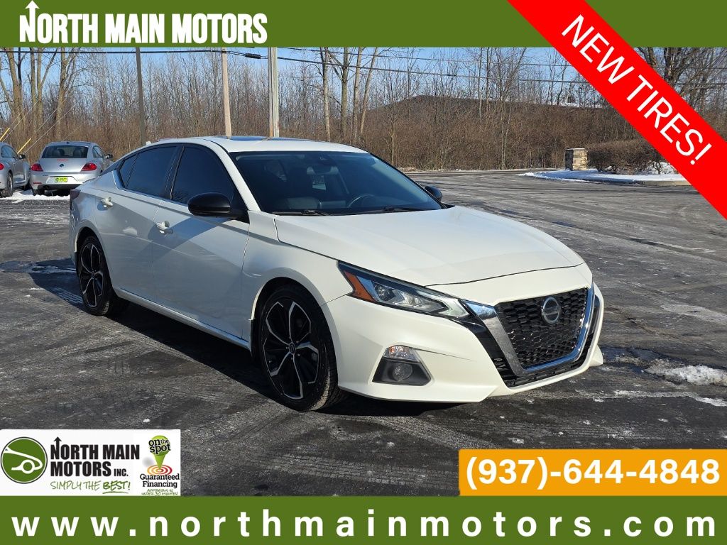 2022 Nissan Altima SR's photo