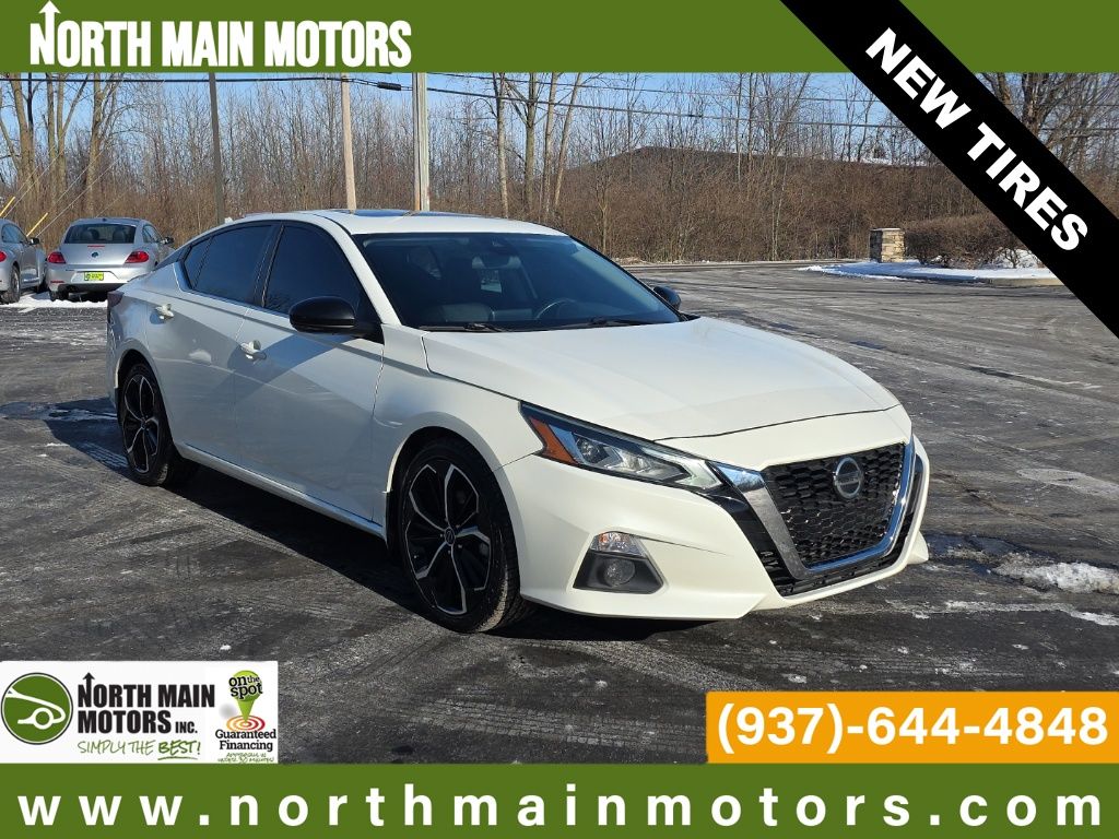 2022 Nissan Altima SR's photo