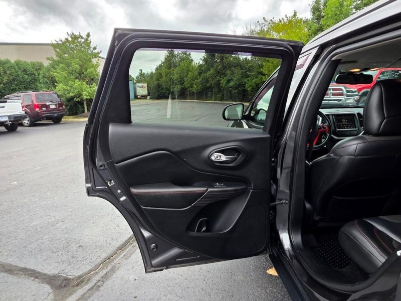 fb1376e1-1bb8-415d-926f-6a3b551e77d4